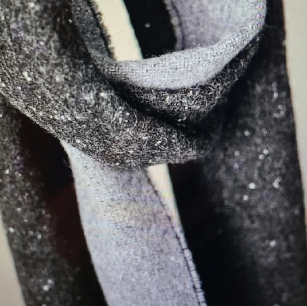 Scarf - Picture 2 of 5
